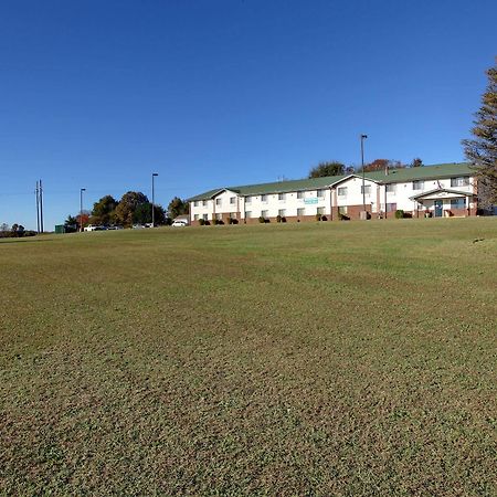 Americas Best Value Inn & Suites Cassville Roaring River Exterior photo