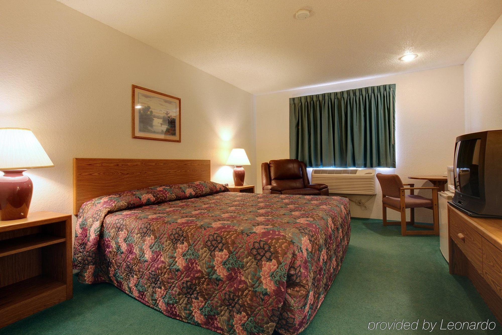 Americas Best Value Inn & Suites Cassville Roaring River Room photo