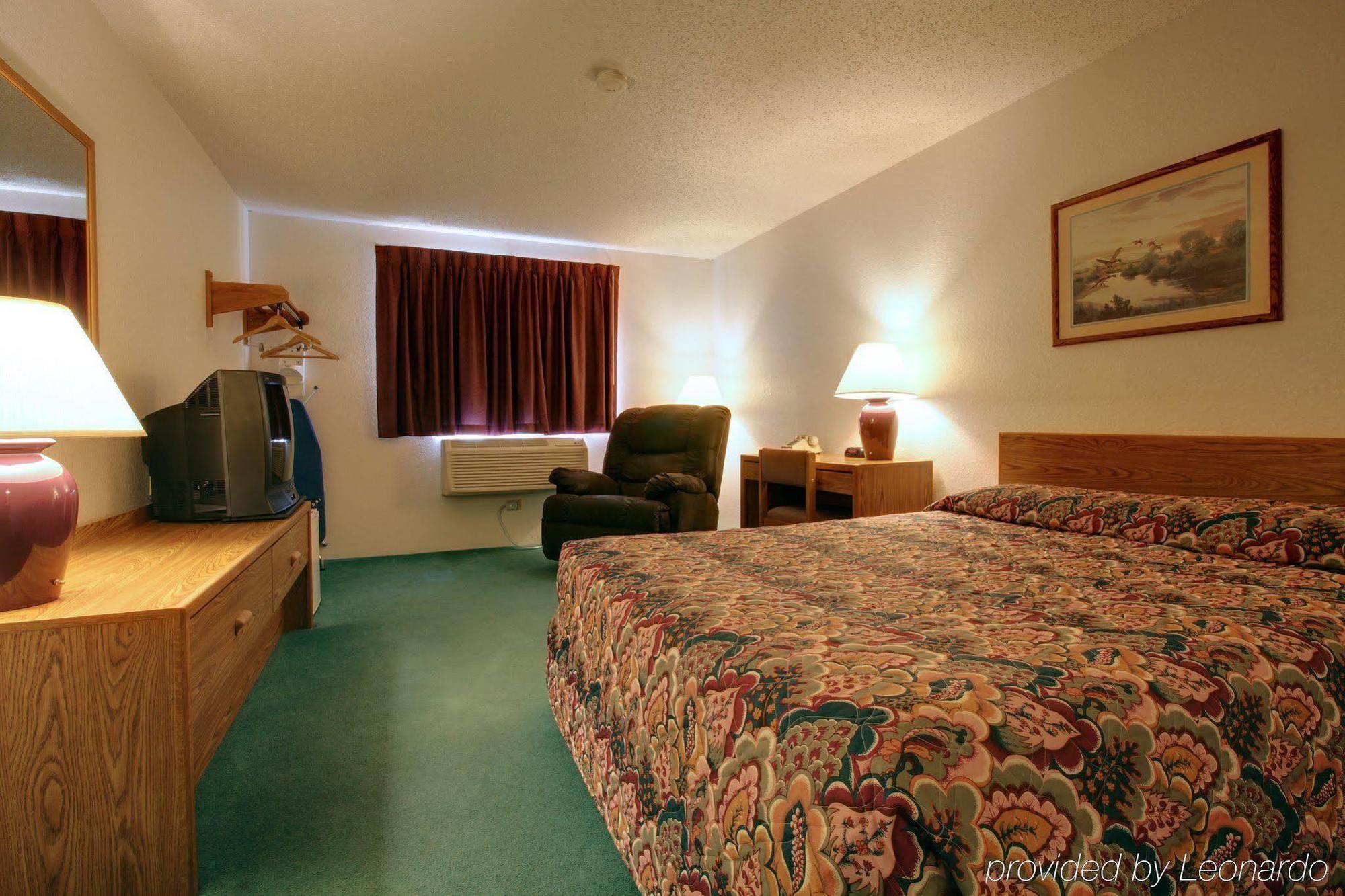 Americas Best Value Inn & Suites Cassville Roaring River Room photo